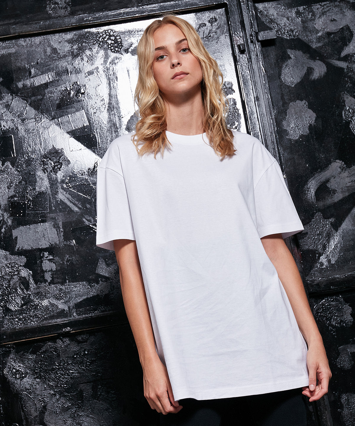 Stuttermabolir - Women's Oversized Boyfriend Tee