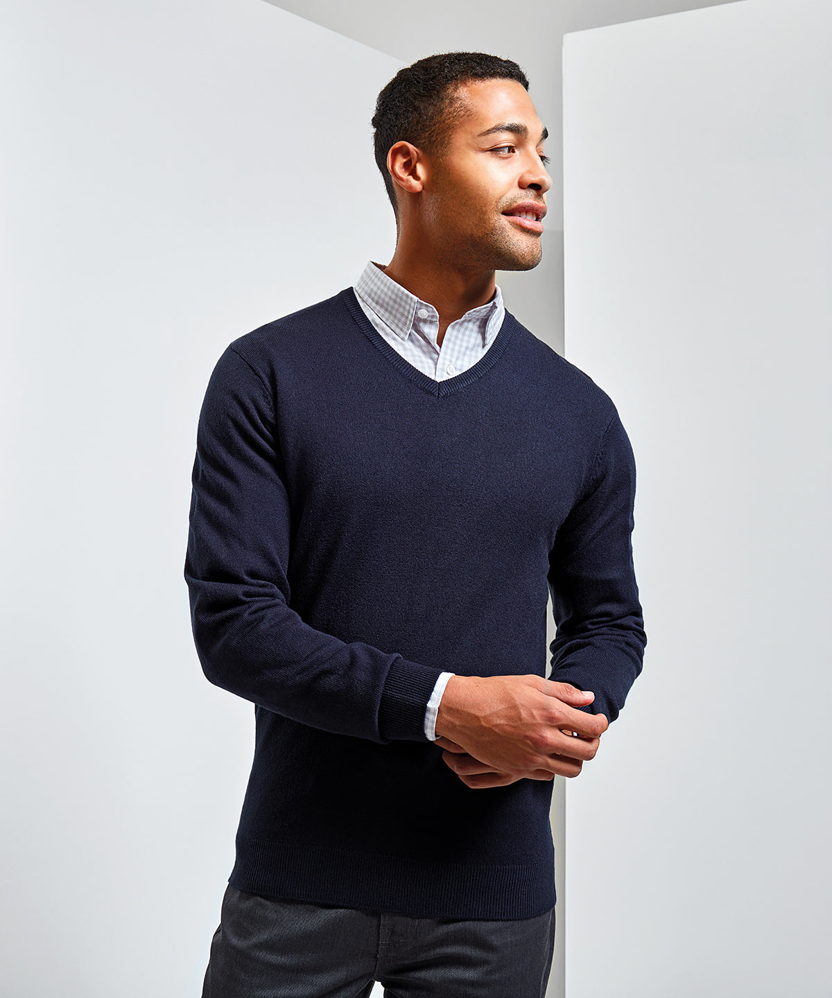 Prjónaðar peysur - 'Essential' Acrylic V-neck Sweater